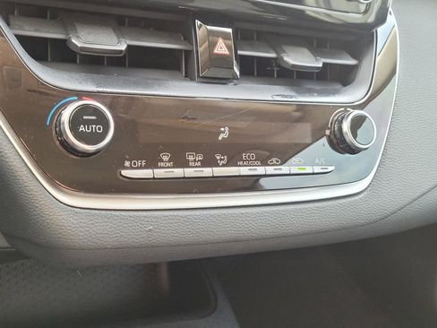 Used 2020 Toyota Corolla LE image 23