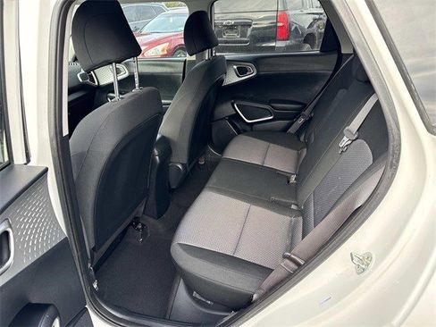 Used 2022 Kia Soul LX image 16