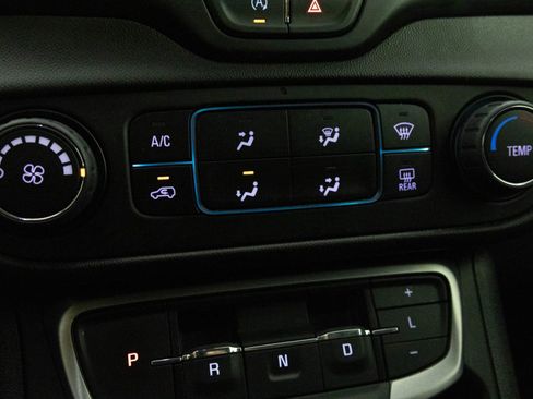 Used 2024 GMC Terrain SLE image 23