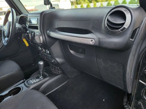 Used 2017 Jeep Wrangler Unlimited Sport w/ Quick Order Package 24S AWD/4WD image 37