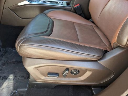 Used 2021 Ford Explorer King Ranch w/ Premium Technology Package image 14