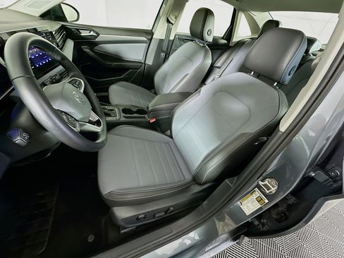 Used 2025 Volkswagen Jetta SE image 13