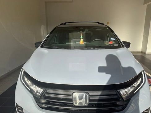 Used 2023 Honda Odyssey Sport image 3