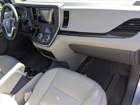 Used 2015 Toyota Sienna XLE Premium image 21