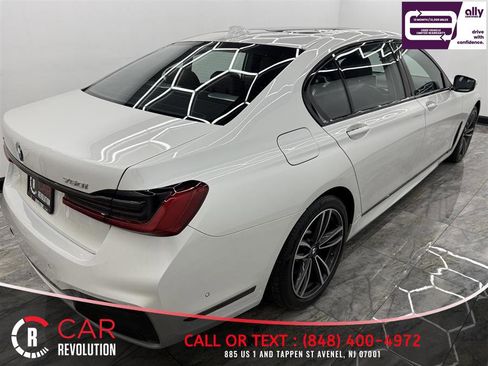 Used 2021 BMW 750i xDrive w/ Luxury Rear Seating Package image 5