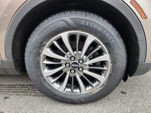 Used 2019 Lincoln Nautilus Select image 7