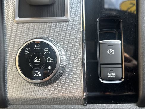 Used 2022 Mitsubishi Outlander SEL image 15