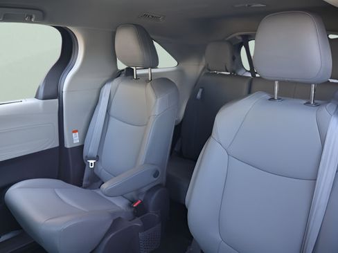 Used 2021 Toyota Sienna XLE AWD/4WD image 13