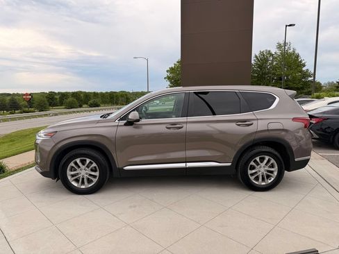 Used 2019 Hyundai Santa Fe SE AWD/4WD image 2