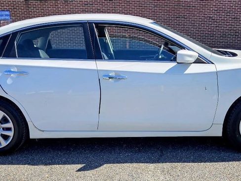 Used 2016 Nissan Altima 2.5 S w/ Power Driver Seat Package FWD image 4