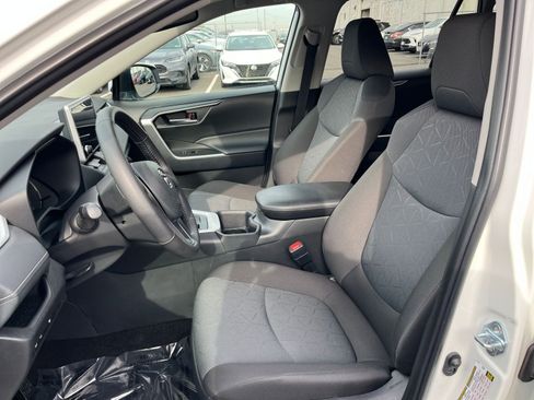 Used 2025 Toyota RAV4 XLE image 36