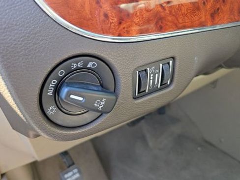 Certified 2016 Chrysler Town & Country Touring-L w/ Driver Convenience Group image 8