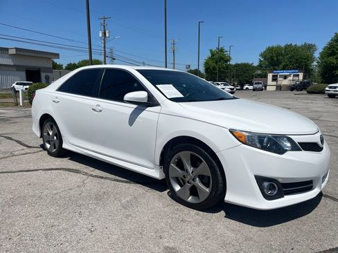 Used 2014 Toyota Camry SE FWD image 40
