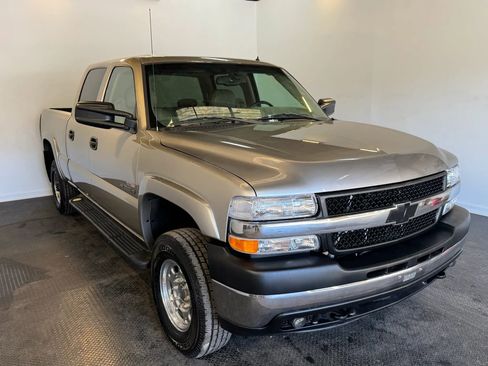 Used 2002 Chevrolet Silverado 2500 LT w/ Off-Road Skid Plate Pkg AWD/4WD image 3