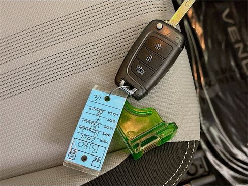 Used 2022 Hyundai Venue SEL w/ Cargo Package image 28