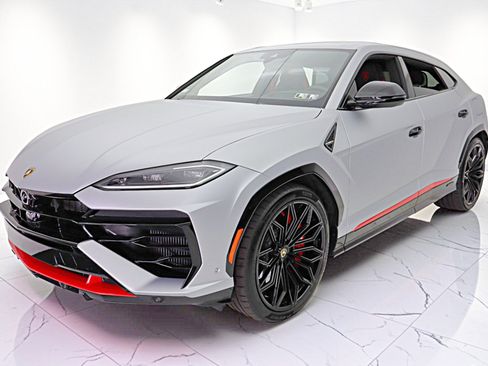 Used 2025 Lamborghini Urus SE AWD/4WD image 16