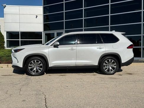 Used 2024 Toyota Grand Highlander AWD image 6
