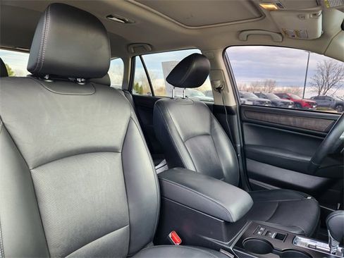 Used 2017 Subaru Outback 3.6R Limited image 14