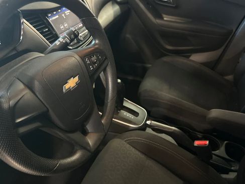 Used 2020 Chevrolet Trax LS FWD image 14