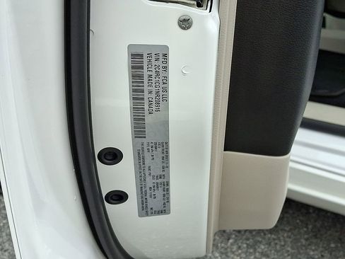 Used 2022 Chrysler Voyager LX image 28