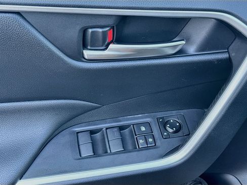 Used 2019 Toyota RAV4 XLE w/ Convenience Package FWD image 17