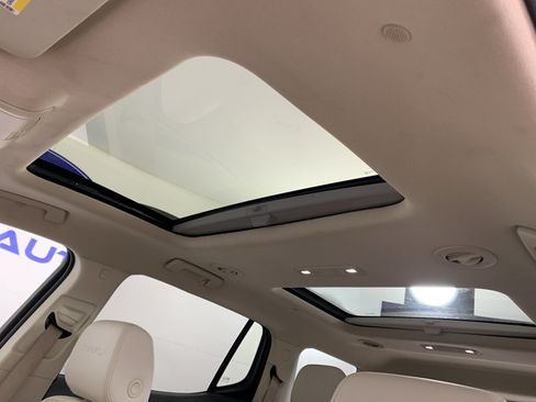 Used 2021 GMC Acadia Denali w/ Denali Technology Package FWD image 29