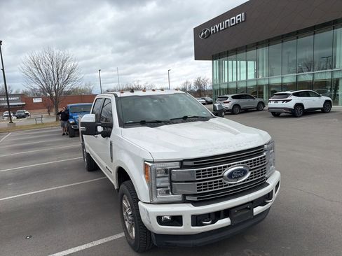 Used 2019 Ford F250 Platinum w/ Platinum Ultimate Package image 5