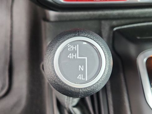 Used 2025 Jeep Wrangler Unlimited Rubicon AWD/4WD image 24