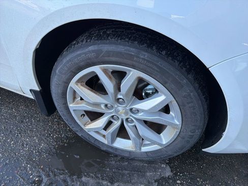 Used 2016 Chevrolet Impala LT w/ Convenience Package image 2