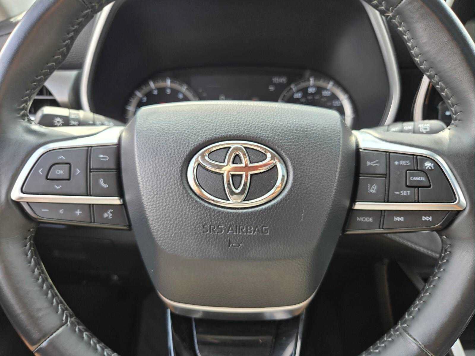 Used 2021 Toyota Highlander XLE FWD image 35