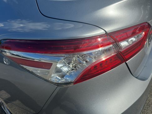Used 2020 Toyota Camry XLE w/ Sunroof Package FWD image 32