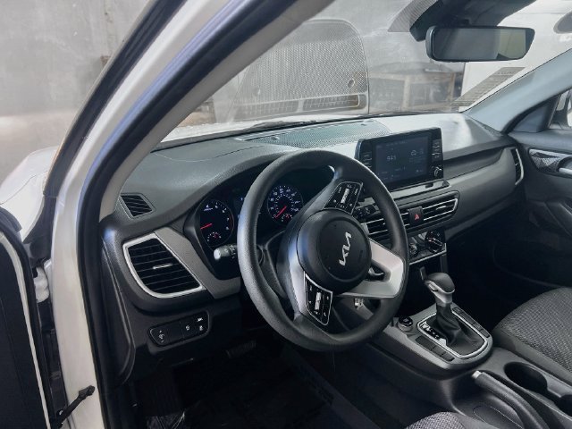 Used 2023 Kia Seltos LX AWD/4WD image 11