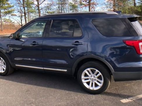 Used 2016 Ford Explorer XLT w/ Equipment Group 201A image 6