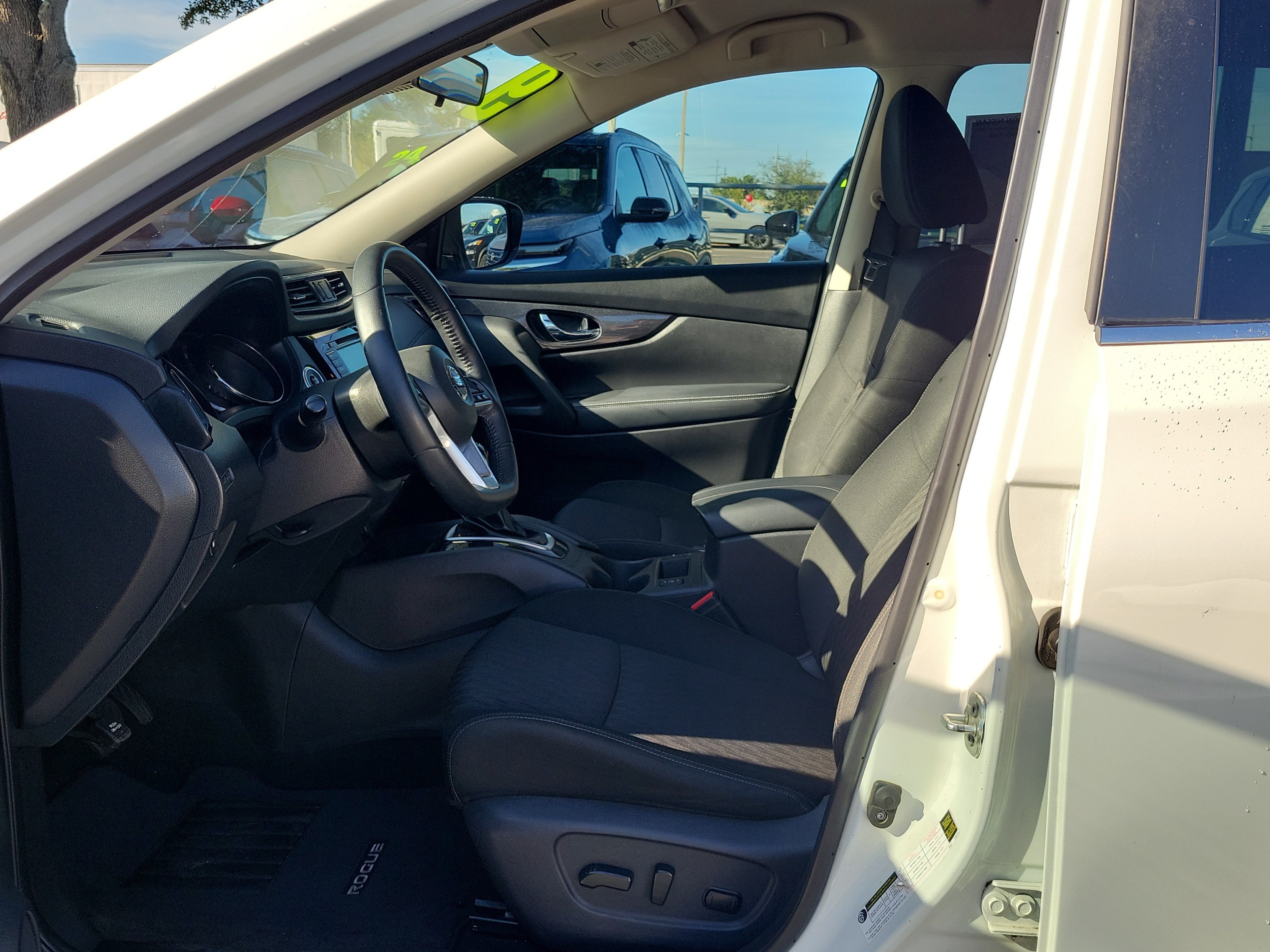 Used 2019 Nissan Rogue SV FWD image 20
