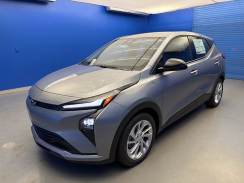 New 2027 Chevrolet Bolt LT w/ Comfort Package FWD image 4