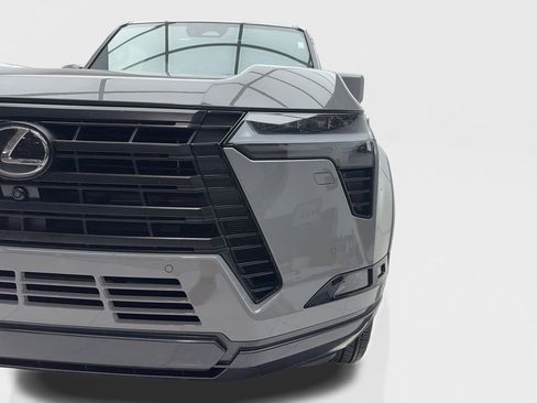 Used 2025 Lexus GX 550 w/ Accessory Package (Z1) image 5