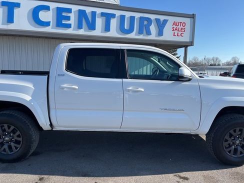 Used 2023 Toyota Tacoma SR5 w/ Technology Package image 15