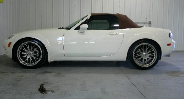 Used 2007 MAZDA MX-5 Miata Grand Touring w/ Premium Pkg RWD image 16
