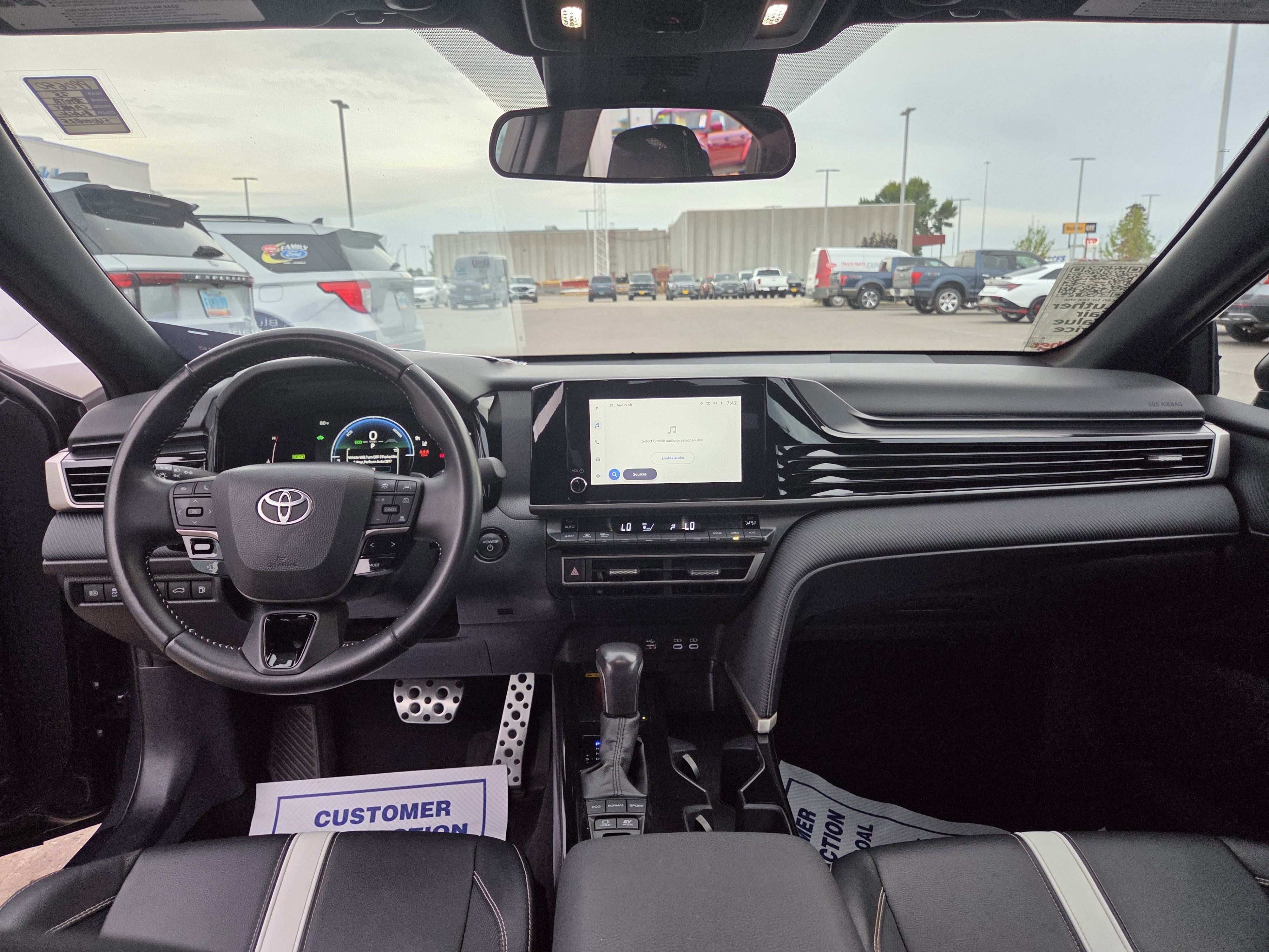 Used 2025 Toyota Camry SE FWD image 13