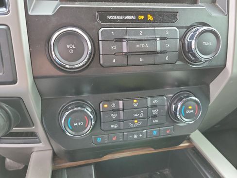 Used 2019 Ford F150 Lariat w/ Trailer Tow Package image 22