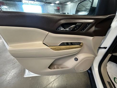Used 2017 GMC Acadia Denali w/ Technology Package AWD/4WD image 11