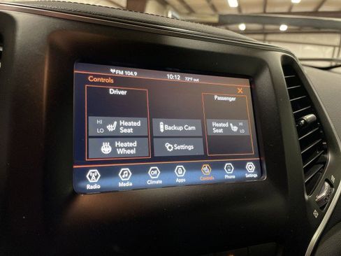 Used 2021 Jeep Cherokee Latitude Plus AWD/4WD image 20