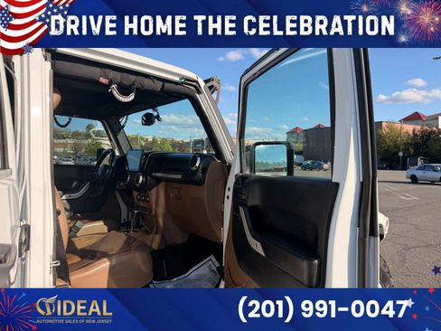 Used 2016 Jeep Wrangler Unlimited Sahara w/ Connectivity Group AWD/4WD image 45