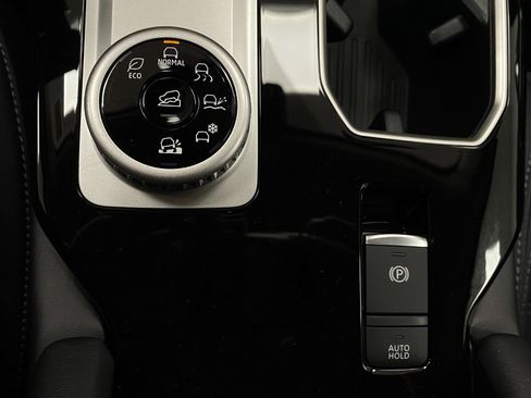 New 2025 Mitsubishi Outlander SE image 27