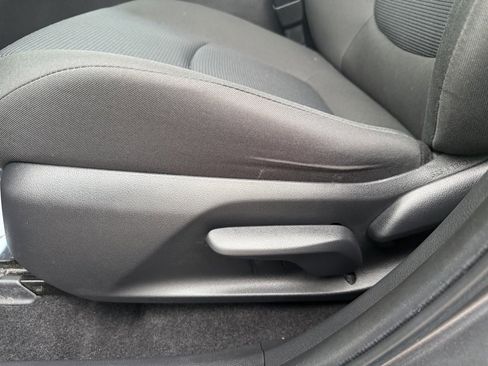 Used 2022 Toyota RAV4 LE image 18