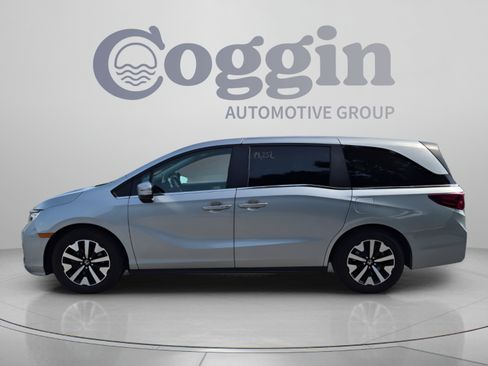 Certified 2025 Honda Odyssey EX-L image 3