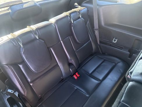 Used 2025 Ford Explorer ST-Line w/ ST-Line Street Pack image 19