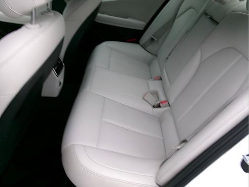 Used 2025 Genesis G70 2.5T RWD image 10
