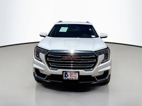 Used 2022 GMC Terrain SLT w/ Tech Package FWD image 2