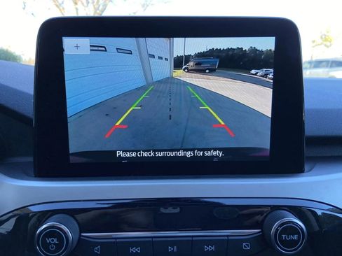 Used 2022 Ford Escape SE image 18